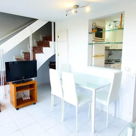 Skol 416. Cozy Two Bedroom Duplex With Sea Views. Apartment
